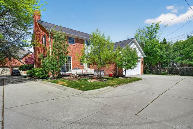 1112 Vernier Road, Grosse Pointe Woods, MI 48236
