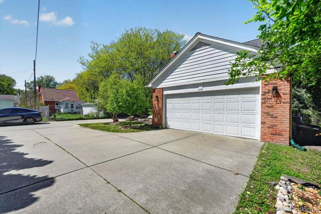 1112 Vernier Road, Grosse Pointe Woods, MI 48236