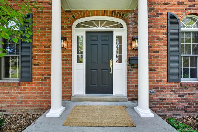 1112 Vernier Road, Grosse Pointe Woods, MI 48236
