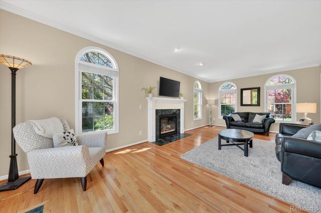 1112 Vernier Road, Grosse Pointe Woods, MI 48236