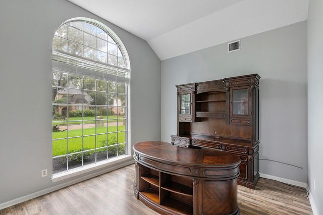 5622 Woodland Creek Drive, Houston, TX 77345