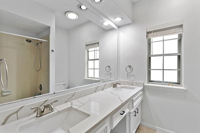 5622 Woodland Creek Drive, Houston, TX 77345