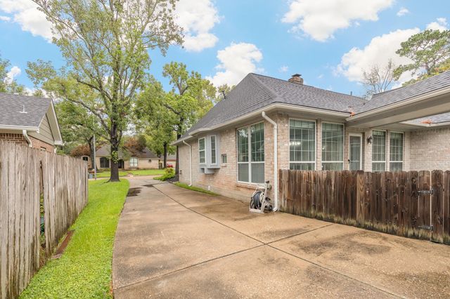 5622 Woodland Creek Drive, Houston, TX 77345