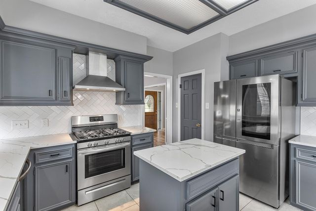 5622 Woodland Creek Drive, Houston, TX 77345