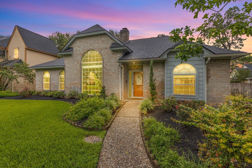 5622 Woodland Creek Drive, Houston, TX 77345