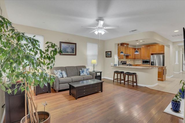 1057 Marseille Ln, Roseville, CA 95747