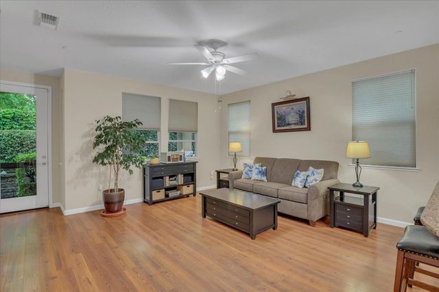 1057 Marseille Ln, Roseville, CA 95747