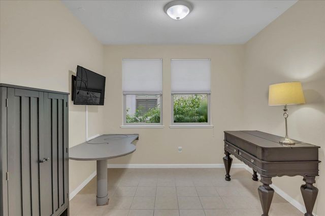 1057 Marseille Ln, Roseville, CA 95747