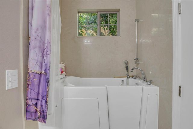 1057 Marseille Ln, Roseville, CA 95747