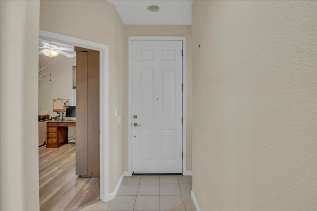 1057 Marseille Ln, Roseville, CA 95747