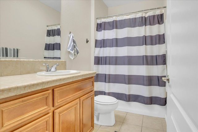 1057 Marseille Ln, Roseville, CA 95747