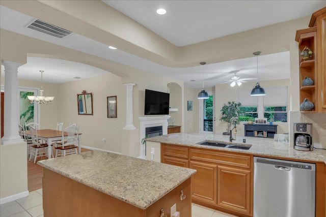 1057 Marseille Ln, Roseville, CA 95747