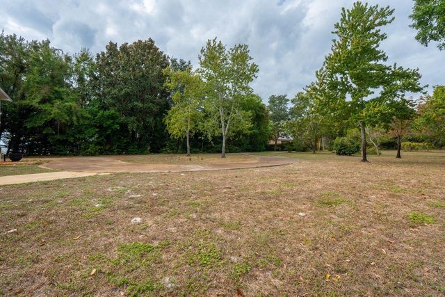 2595 W Highway 98, Mary Esther, FL 32569