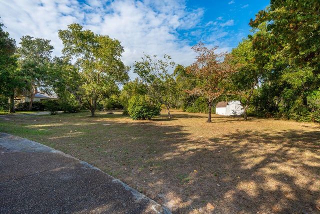 2595 W Highway 98, Mary Esther, FL 32569