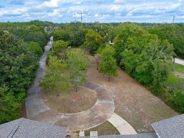 2595 W Highway 98, Mary Esther, FL 32569