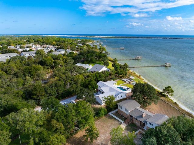 2595 W Highway 98, Mary Esther, FL 32569