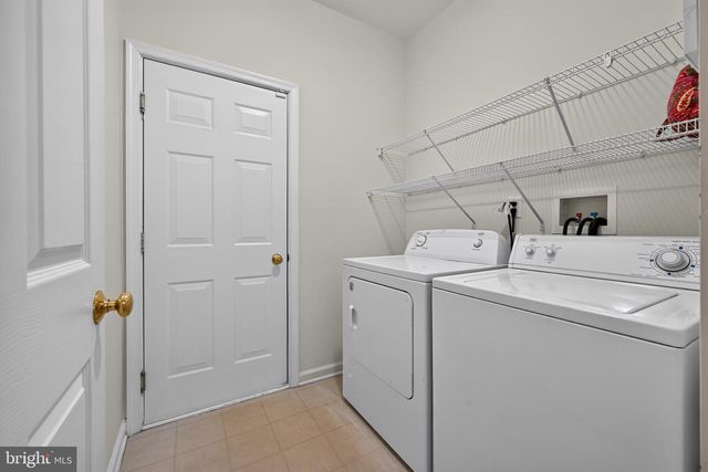 28 SUTTON CT, Pennington, NJ 08534