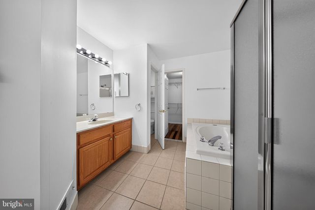 28 SUTTON CT, Pennington, NJ 08534