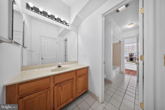 28 SUTTON CT, Pennington, NJ 08534