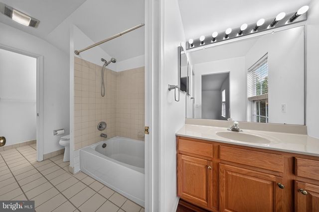 28 SUTTON CT, Pennington, NJ 08534