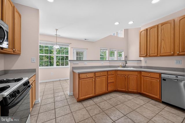 28 SUTTON CT, Pennington, NJ 08534