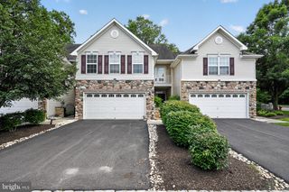 28 SUTTON CT, Pennington, NJ 08534