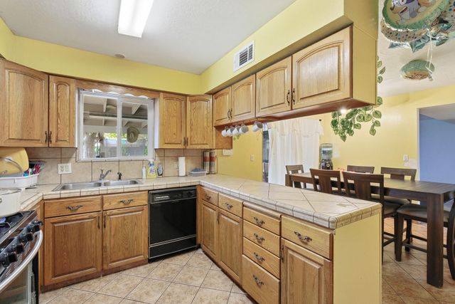 1705 S Bradley Street, Visalia, CA 93292