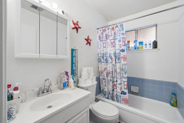 1705 S Bradley Street, Visalia, CA 93292