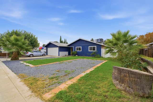 1705 S Bradley Street, Visalia, CA 93292