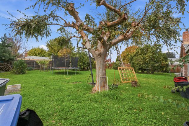 1705 S Bradley Street, Visalia, CA 93292