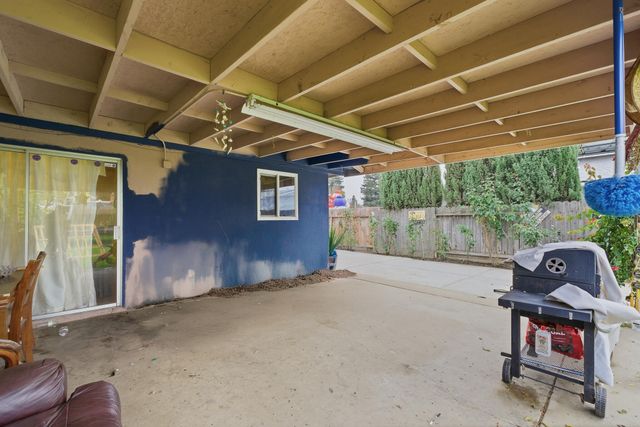 1705 S Bradley Street, Visalia, CA 93292