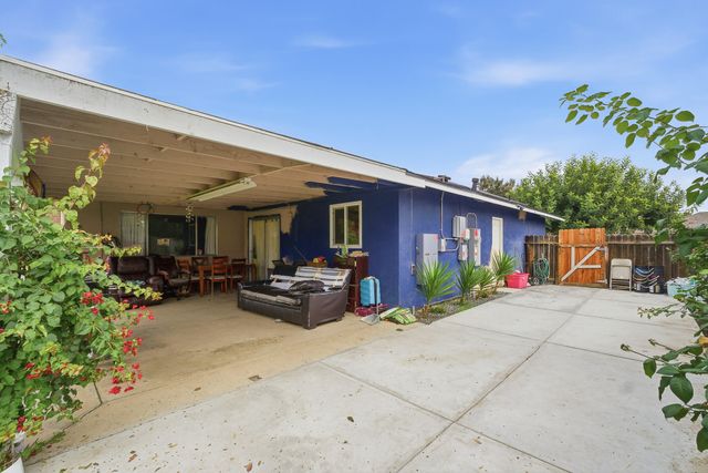 1705 S Bradley Street, Visalia, CA 93292