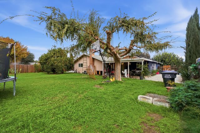 1705 S Bradley Street, Visalia, CA 93292