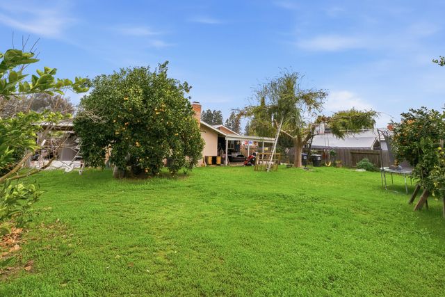 1705 S Bradley Street, Visalia, CA 93292