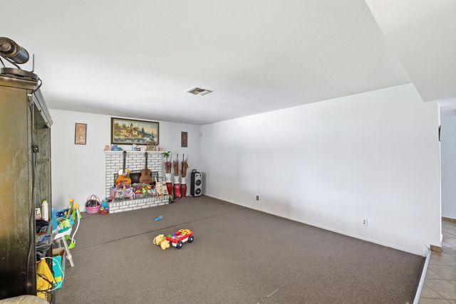 1705 S Bradley Street, Visalia, CA 93292