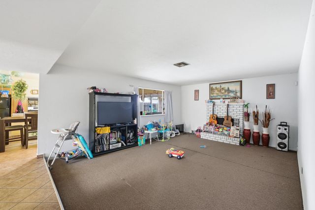 1705 S Bradley Street, Visalia, CA 93292