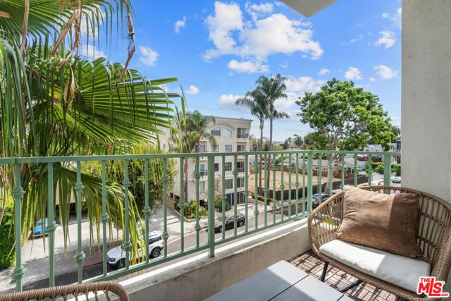 11801 Avon Way 5, Los Angeles, CA 90066