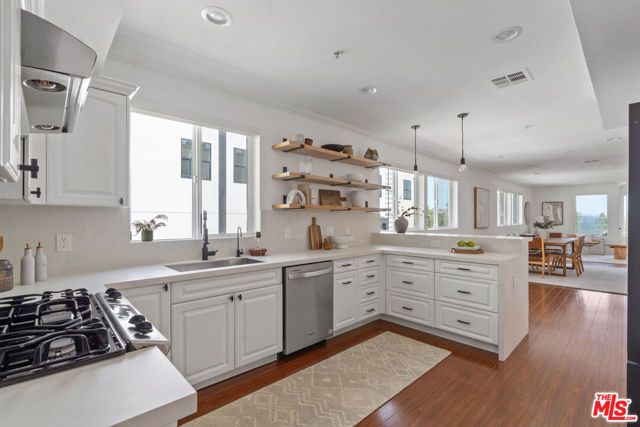 11801 Avon Way 5, Los Angeles, CA 90066