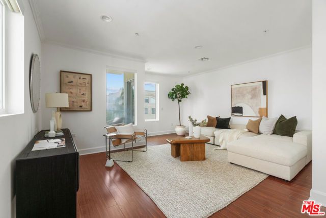 11801 Avon Way 5, Los Angeles, CA 90066