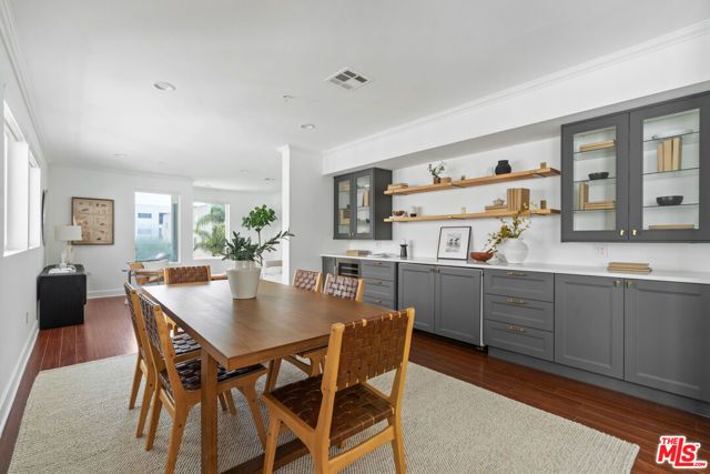 11801 Avon Way 5, Los Angeles, CA 90066