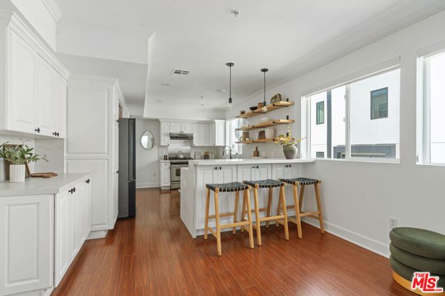 11801 Avon Way 5, Los Angeles, CA 90066