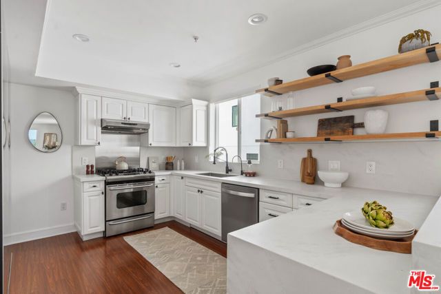 11801 Avon Way 5, Los Angeles, CA 90066