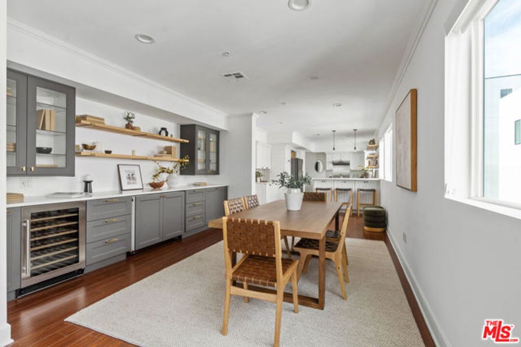 11801 Avon Way 5, Los Angeles, CA 90066