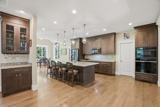 27 W River St, Upton, MA 01568