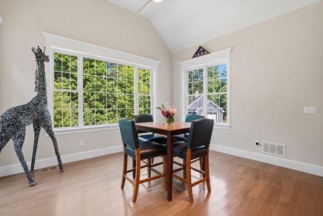 27 W River St, Upton, MA 01568