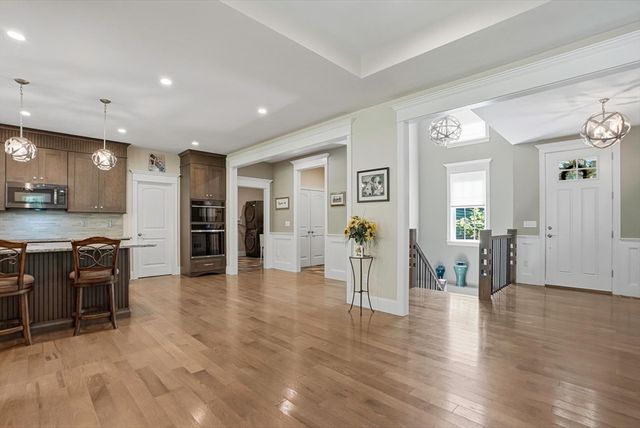 27 W River St, Upton, MA 01568