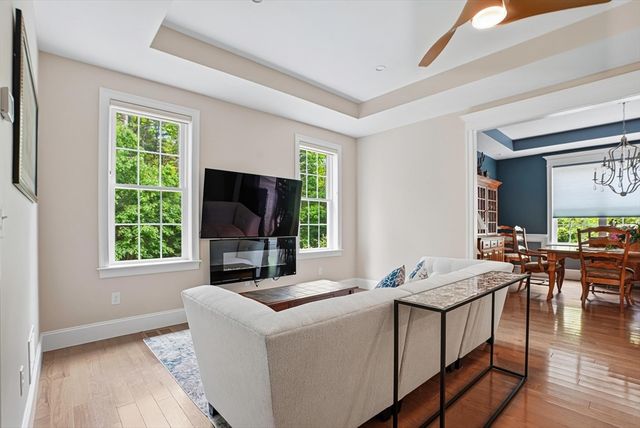 27 W River St, Upton, MA 01568