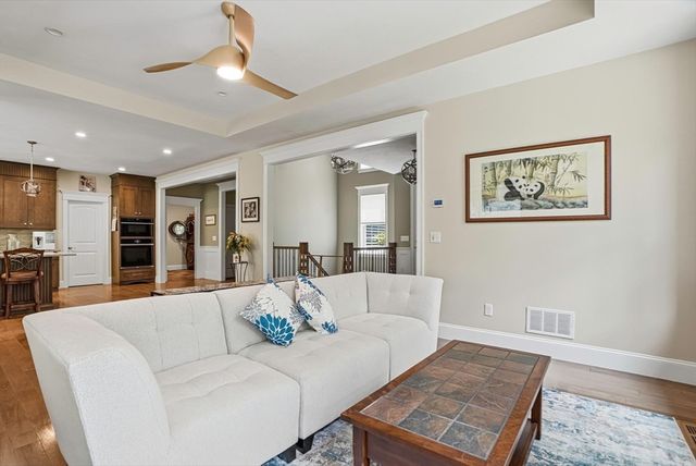27 W River St, Upton, MA 01568