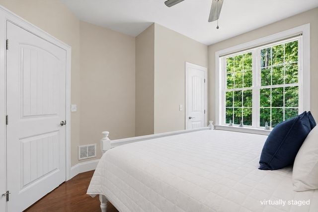 27 W River St, Upton, MA 01568