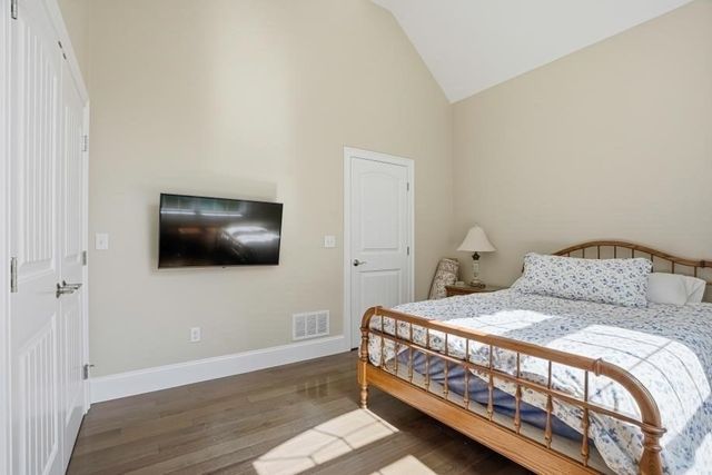 27 W River St, Upton, MA 01568